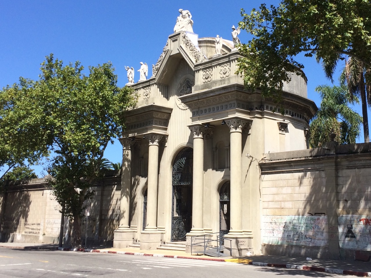 The main entrance to the cemetery