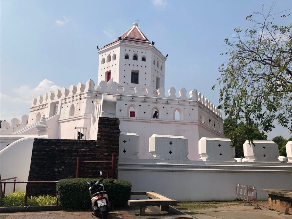 Phra Sumen Fort